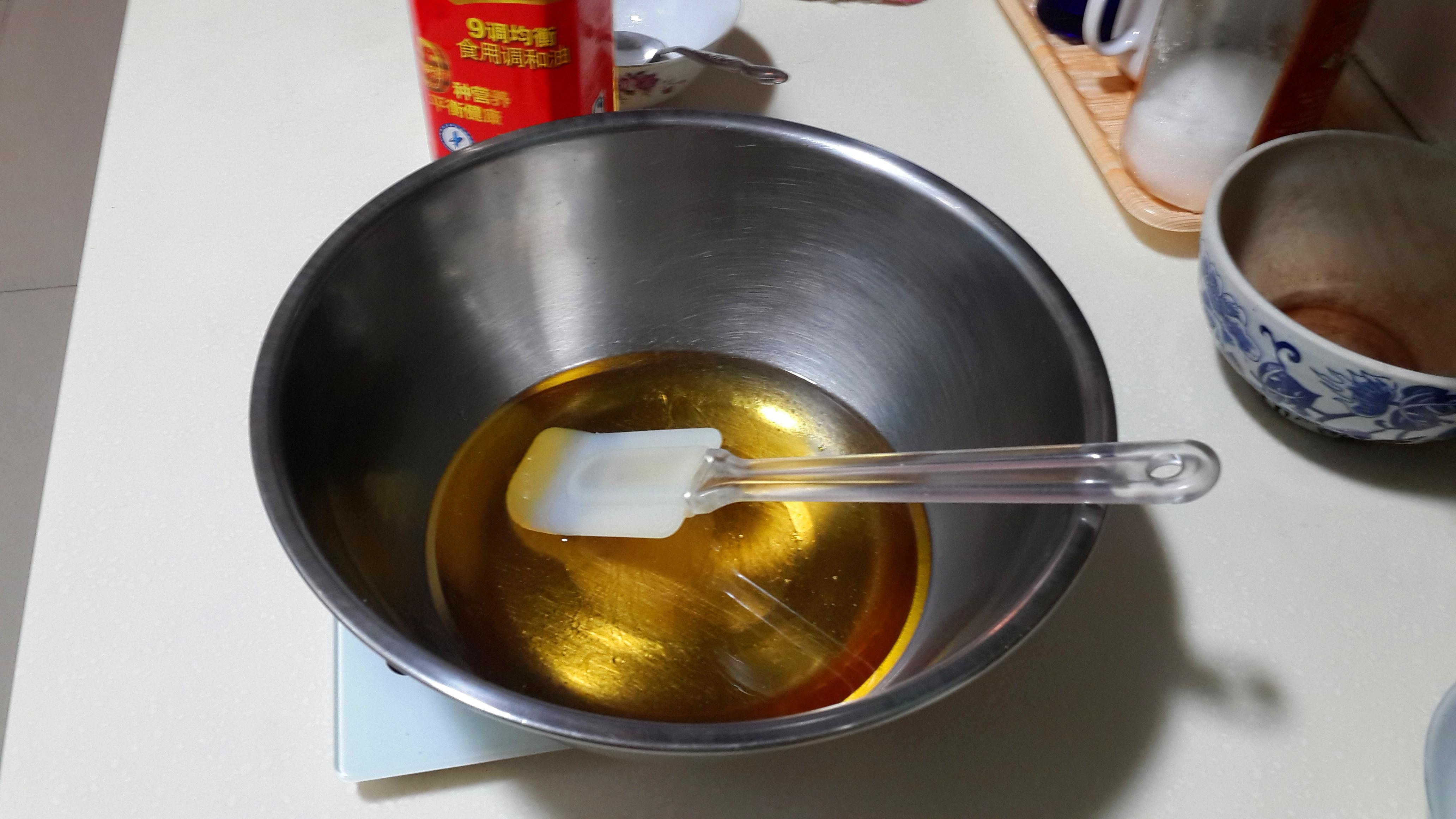 廣式豆沙蛋黃月餅的做法 步骤2