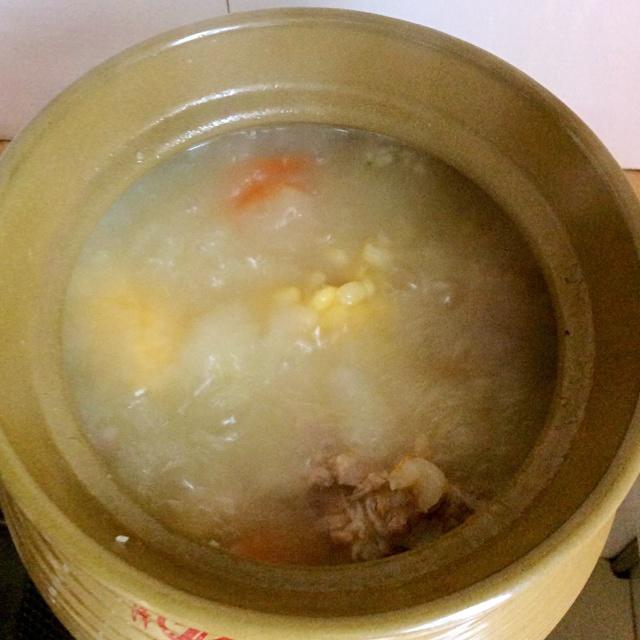 胡蘿卜玉米排骨湯的做法 步骤3