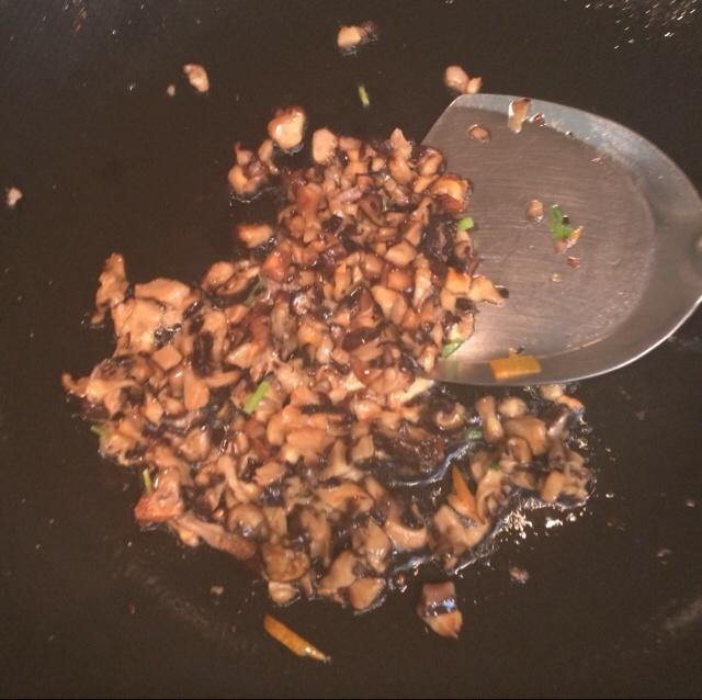 香菇胡蘿卜炒飯的做法 步骤4