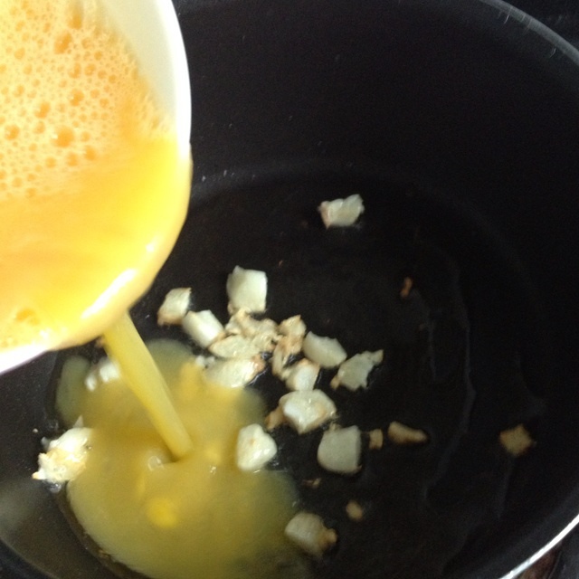 蒜香雞蛋面 家的味道的做法 步骤3