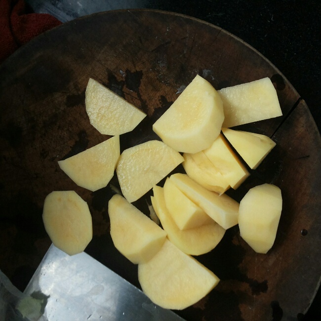 土豆西紅柿養顏瘦身湯的做法 步骤1