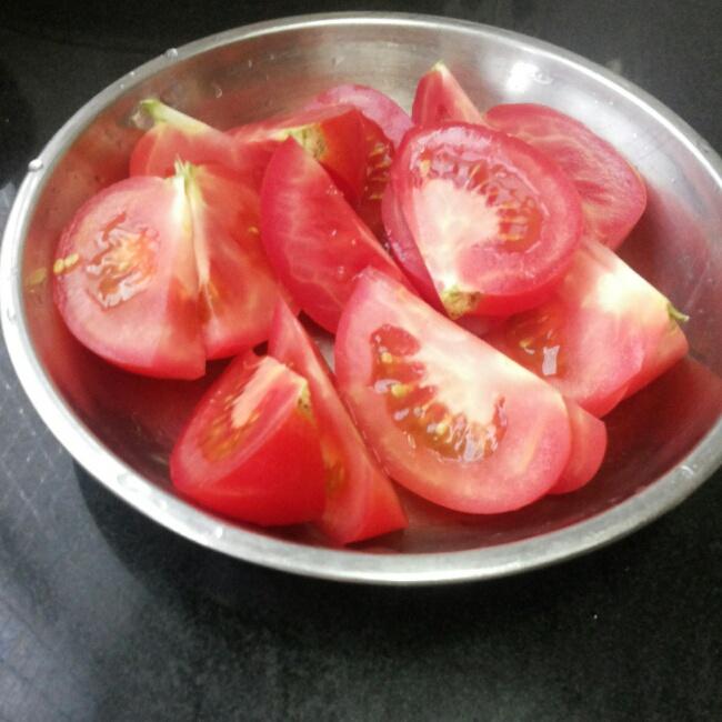 土豆西紅柿養顏瘦身湯的做法 步骤2