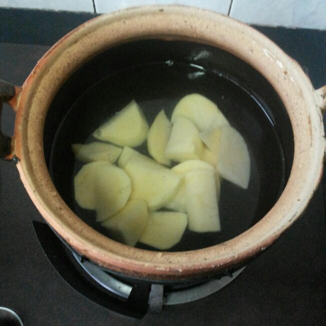 土豆西紅柿養顏瘦身湯的做法 步骤3