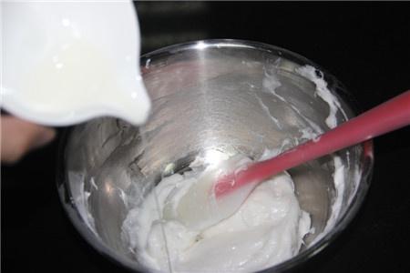 白蓮蓉冰皮月餅的做法 步骤3