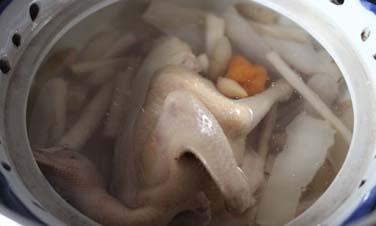 麥冬枸杞鴿子湯的做法 步骤3