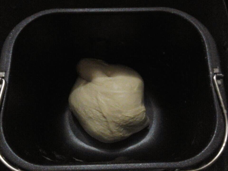 普通面粉做牛奶蜂蜜餐包的做法 步骤3