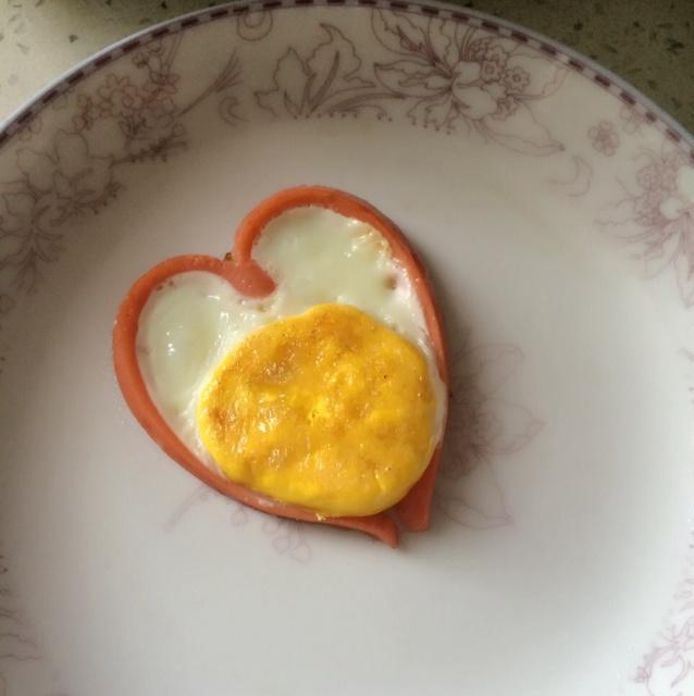 愛心煎蛋的做法 步骤2