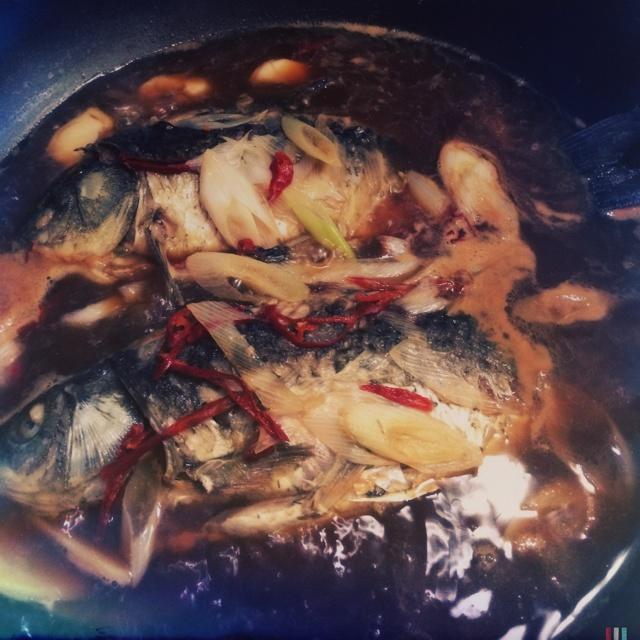 砂鍋燒魚的做法 步骤3