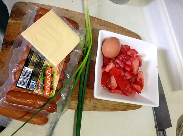 番茄雞蛋香腸炒飯的做法 步骤1