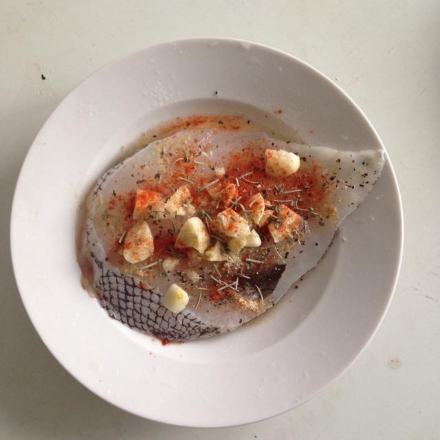 蒜煎銀鱈魚的做法 步骤2