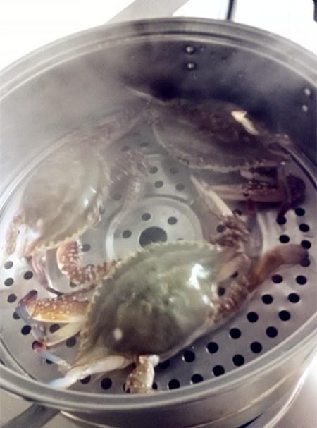 原汁原味--清蒸螃蟹的做法 步骤3