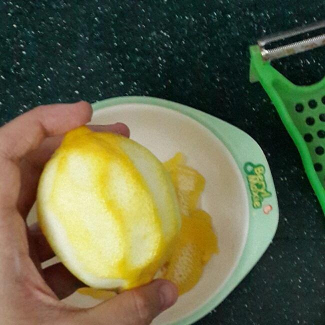 蜂蜜檸檬果凍佐水果酸奶的做法 步骤3