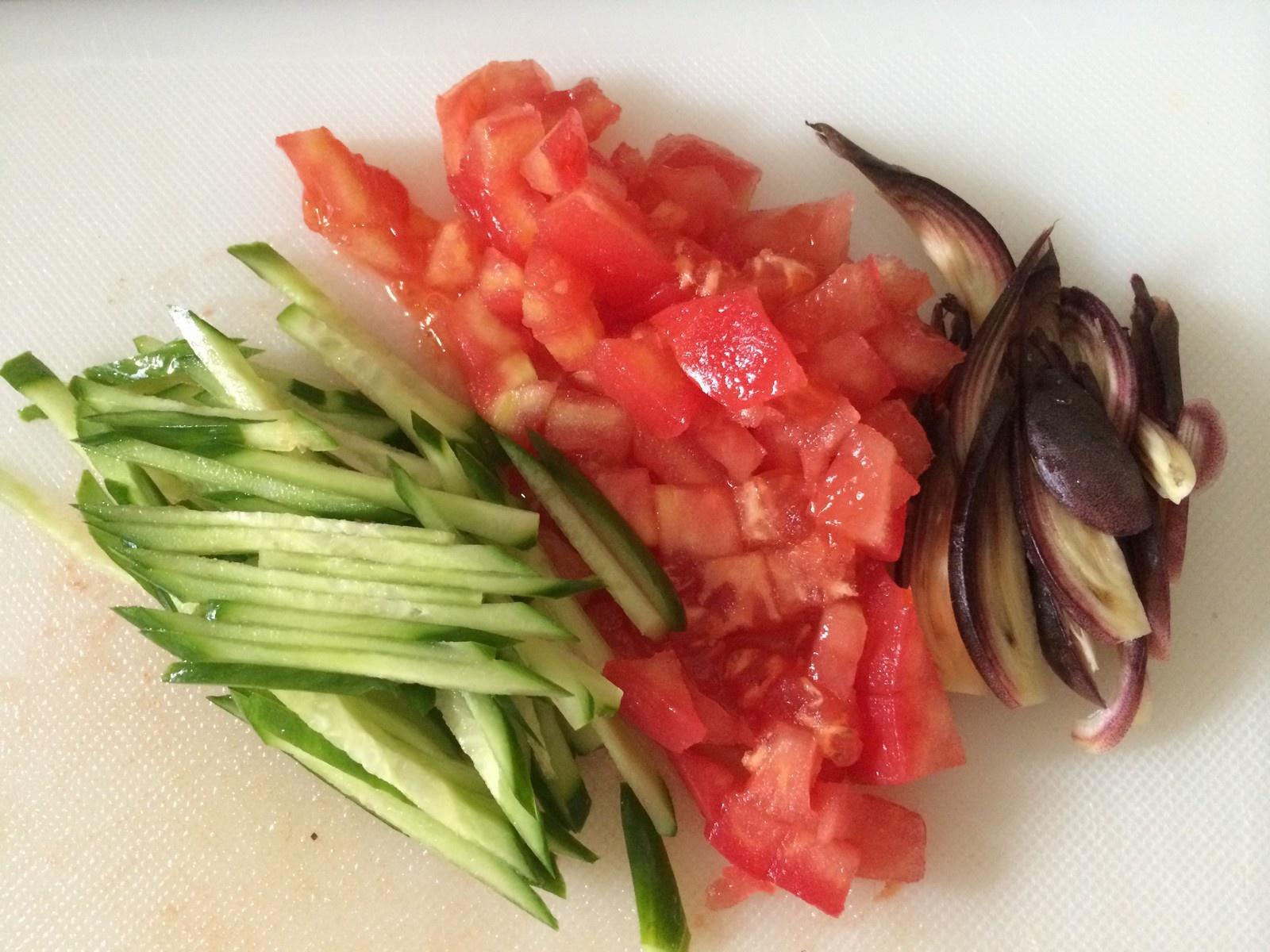 《昨日的美食》之鮪魚番茄涼面的做法 步骤5