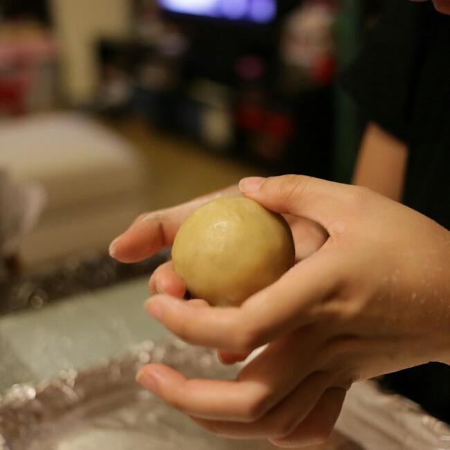 廣式蓮蓉蛋黃月餅的做法 步骤10
