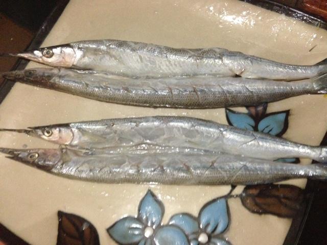 紫蘇檸檬鹽烤秋刀魚的做法 步骤1