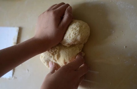 超軟手揉紅豆面包的做法 步骤3