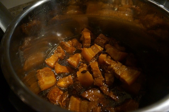 腐竹豆腐燜火腩的做法 步骤3