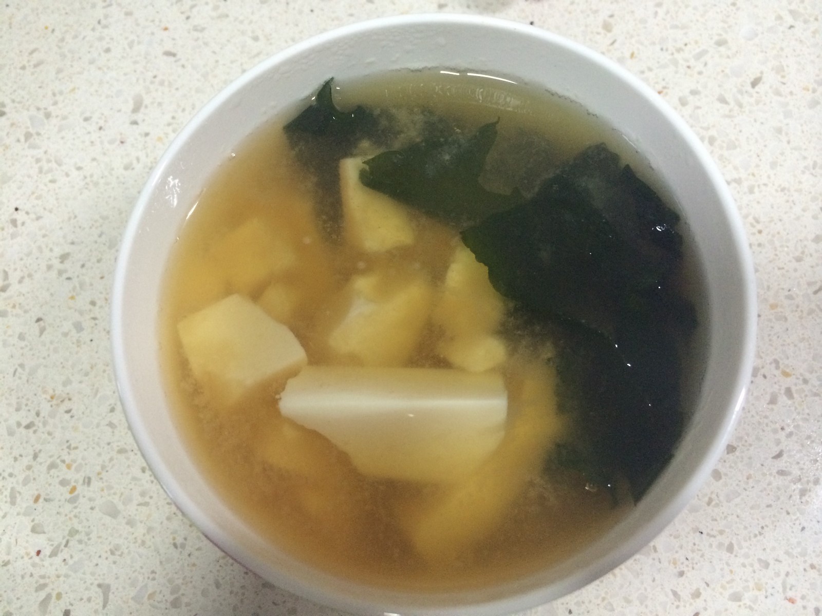 《昨日的美食》之豆腐海帶芽味噌湯的做法 步骤5