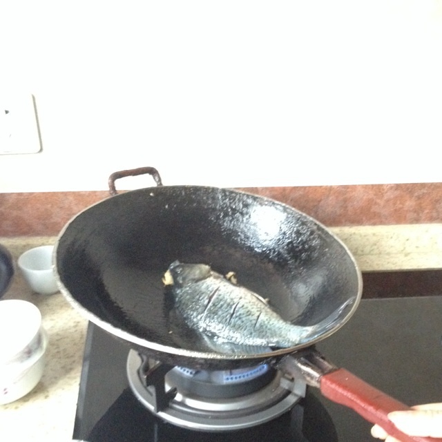 鯽魚豆腐湯的做法 步骤2