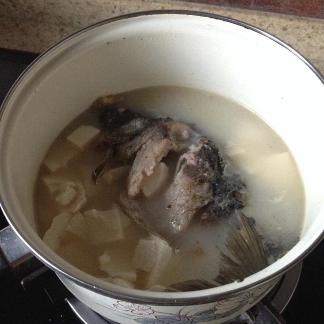 鯽魚豆腐湯的做法 步骤4