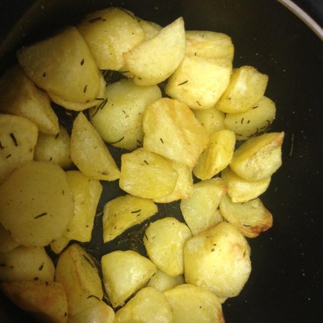 空氣炸鍋版迷迭香烤土豆的做法 步骤3