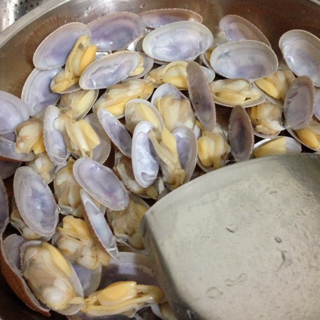 水蛋蒸花蛤的做法 步骤1