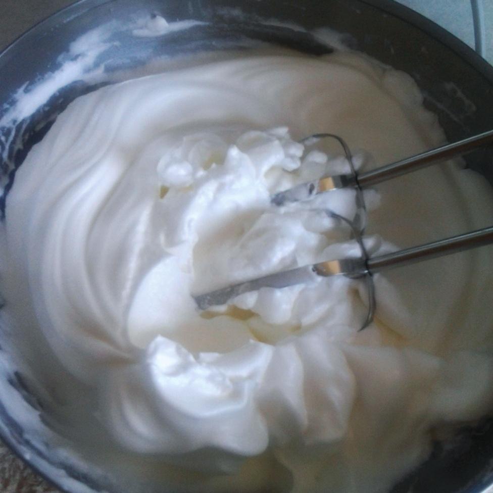 卡仕達蛋奶醬及鮮奶油蛋糕卷【小山進】的做法 步骤2