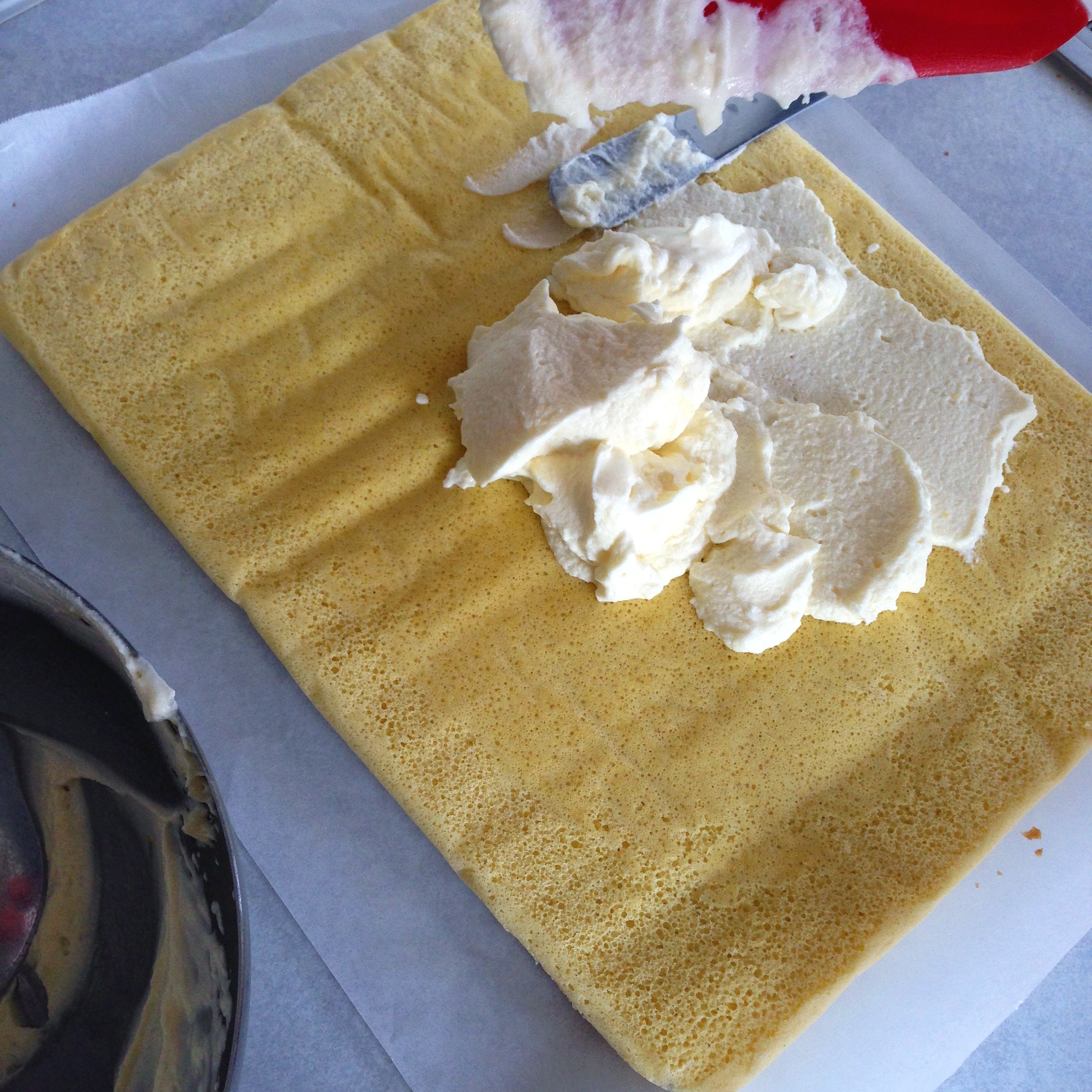 卡仕達蛋奶醬及鮮奶油蛋糕卷【小山進】的做法 步骤6