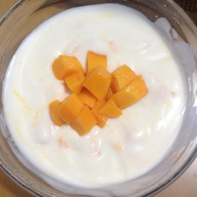 最簡單甜點︰芒果酸奶的做法 步骤2