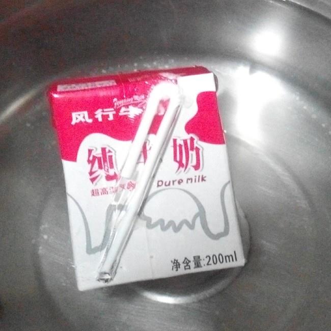 超簡單電飯鍋酸奶的做法 步骤2