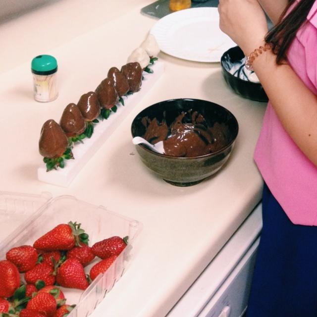 歌帝梵同款巧克力伯爵-脆皮巧克力草莓棒的做法 步骤2