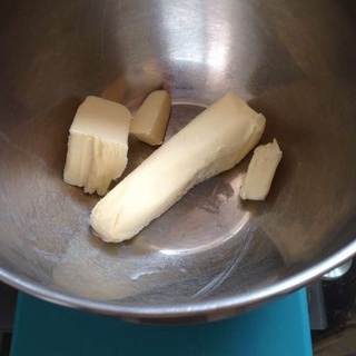 簡易的原味黃油曲奇制作方法的做法 步骤1