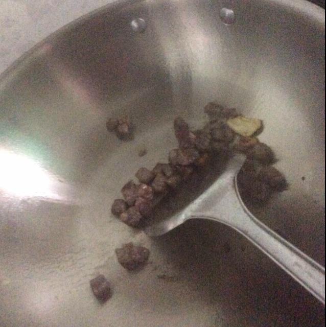 菜椒牛肉粒炒飯的做法 步骤2