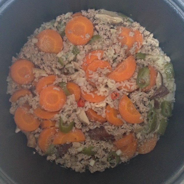 胡蘿卜肉末燜飯的做法 步骤4