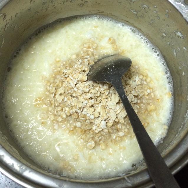 牛奶桂格燕麥粥的做法 步骤3