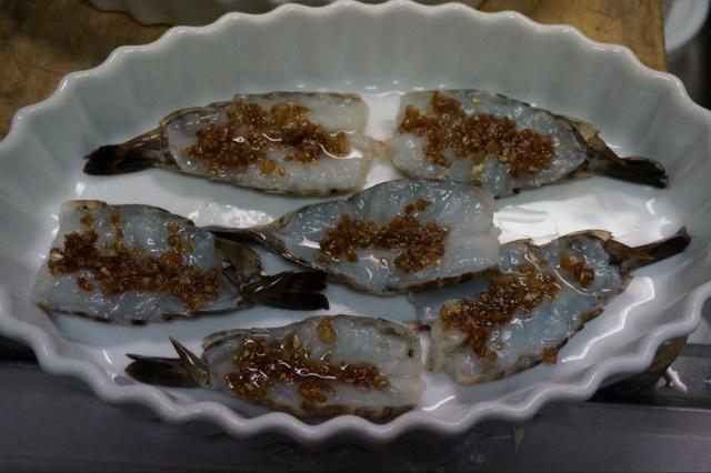 蒜蓉烤蝦/蒸魚豉油烤蝦的做法 步骤4