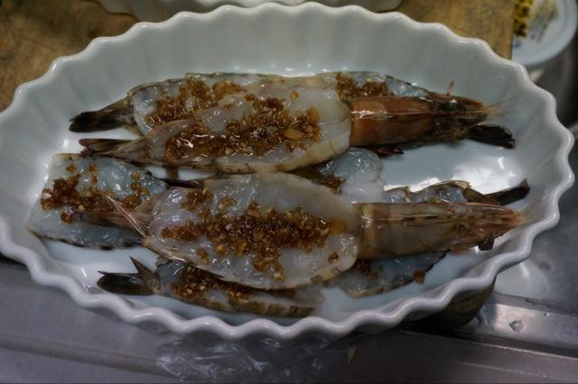 蒜蓉烤蝦/蒸魚豉油烤蝦的做法 步骤5