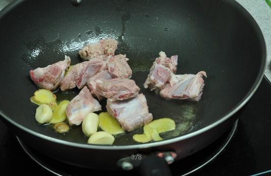 【金字美食廚房】火腿黃鱔排骨湯的做法 步骤3