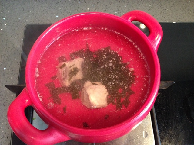 冬瓜海帶排骨湯的做法 步骤2