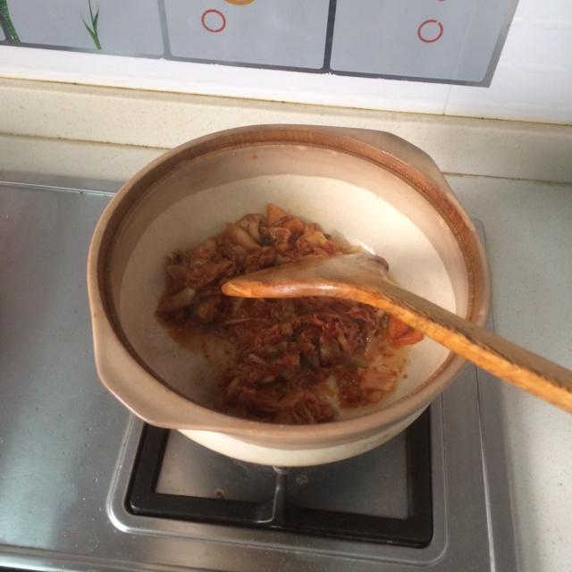 砂鍋全家福拌飯的做法 步骤6