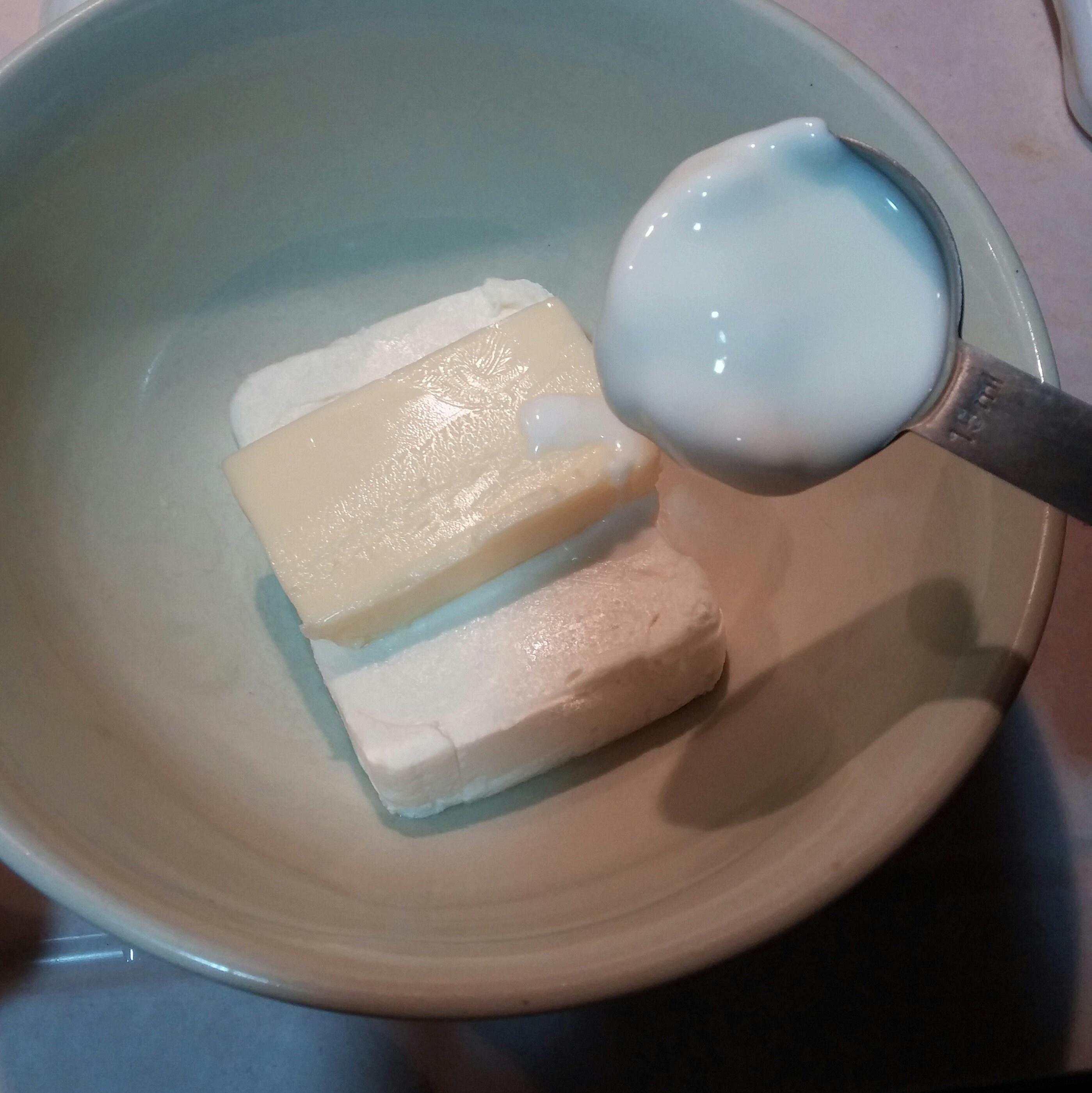 飽含藍莓的乳酪磅面包的做法 步骤1