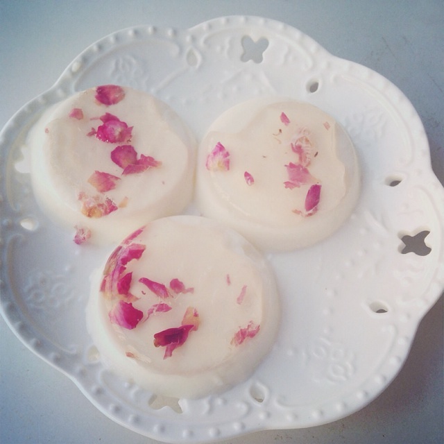 炎炎夏日小甜品—玫瑰牛奶凍的做法 步骤4