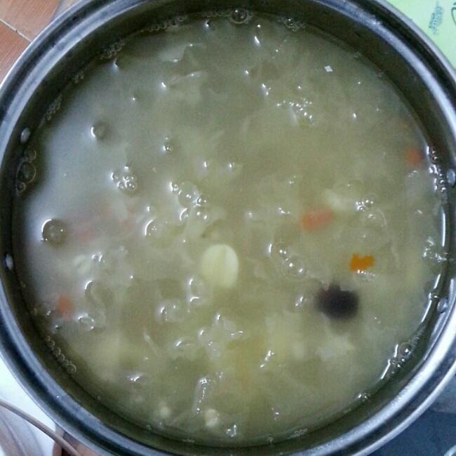 薏仁銀耳蓮子湯的做法 步骤2