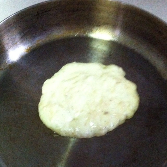 初入廚房的香蕉牛奶pancake的做法 步骤2