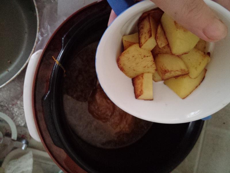 快手簡單的土豆炖鴨腿蓋飯的做法 步骤7