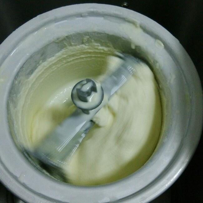 芒果冰淇淋（面包機版）的做法 步骤2