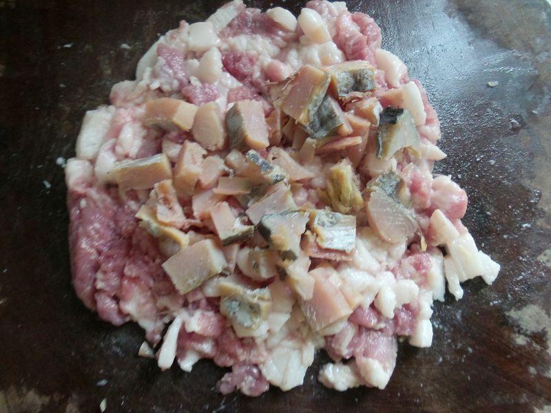 【小家常大美味】馬鮫咸魚蒸肉餅的做法 步骤5