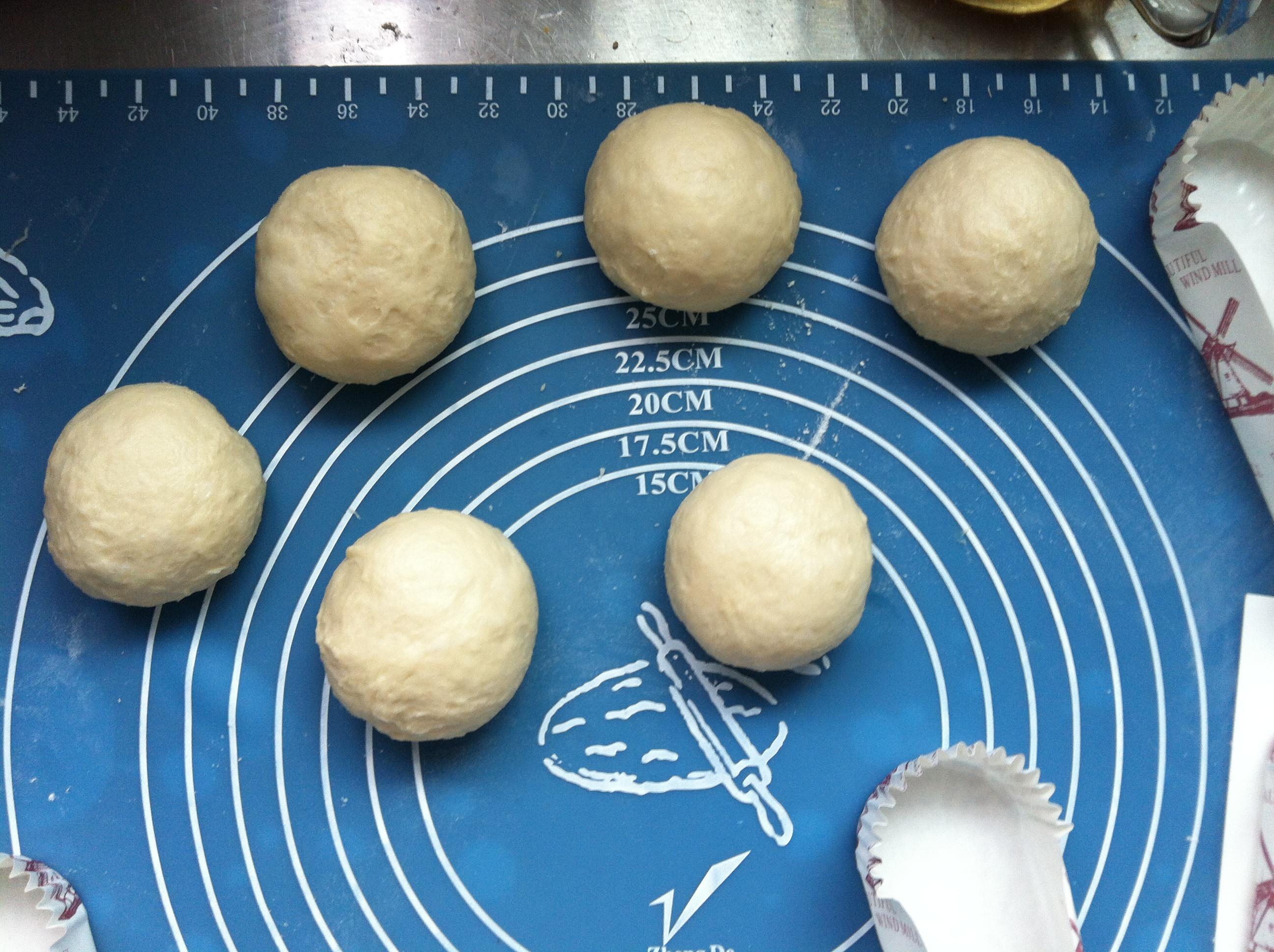 椰漿超軟小面包的做法 步骤4