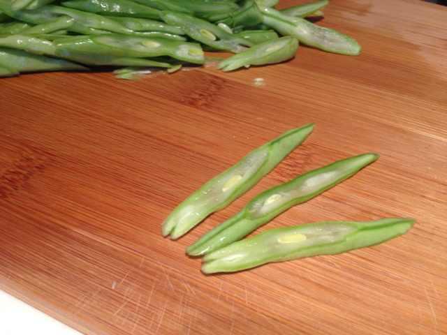 超好吃四季豆做法——四季豆橄欖菜炒肉的做法 步骤2