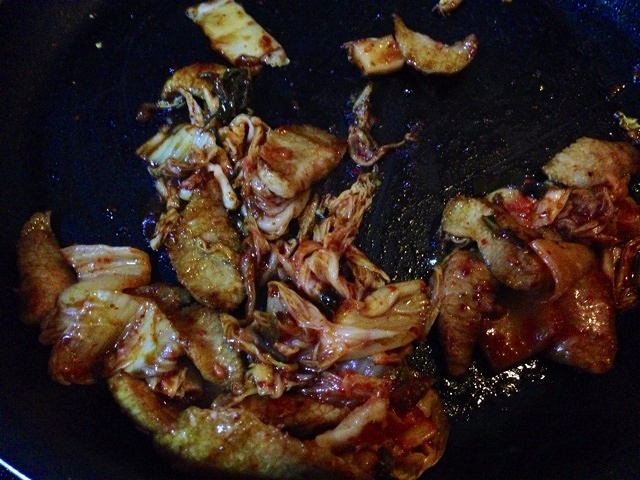 蔬菜多多，韓式泡菜炒豬頸肉的做法 步骤4